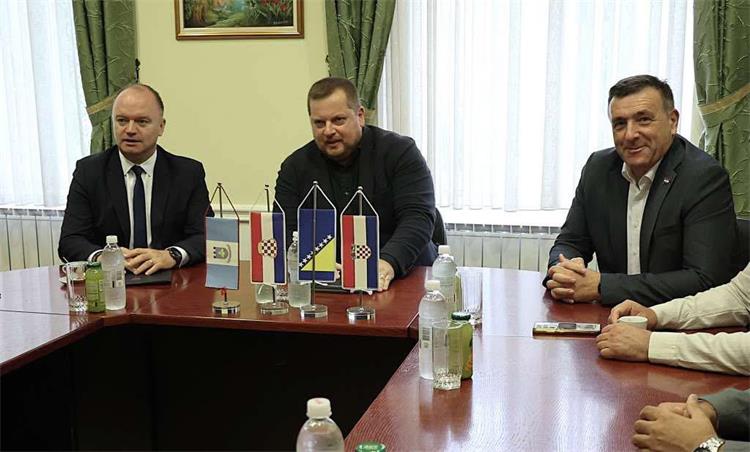 Slika /Ministar Šipić - fotografije/minke ljubuški.jpg